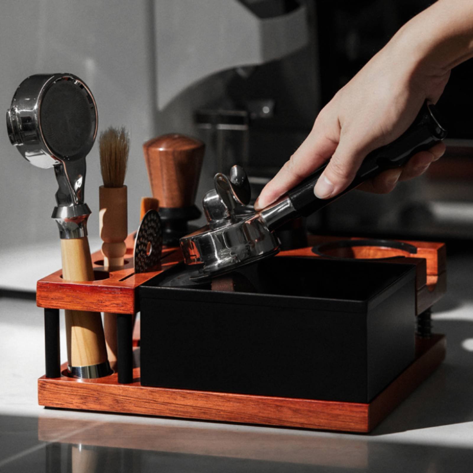 Home Barista - Holz-Tampstation Multifunktions-Siebträgerhalter Organizer Kaffeepuck-Pressbasis für organisierte